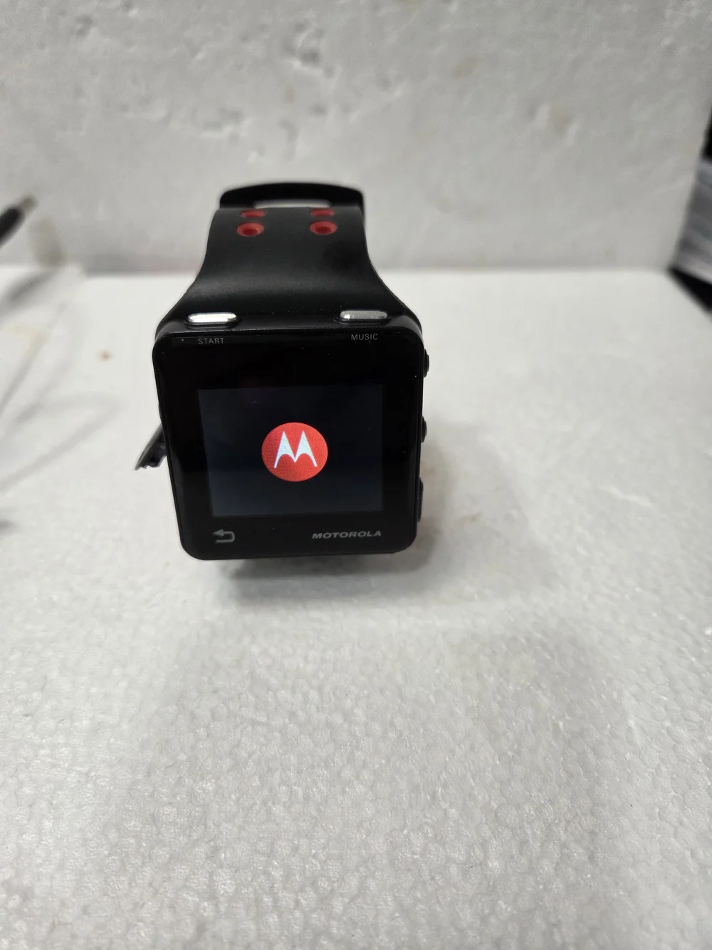 Motorola MOTOACTV 8GB    GPS SPIRTS WATCH + MPV3